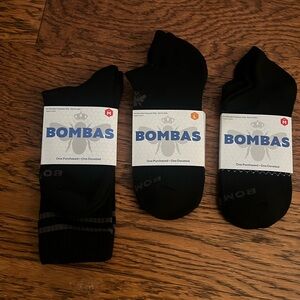 Bombas 2 low pairs of socks (M/L) + one mid pair (M)  You get 3 pairs of socks.